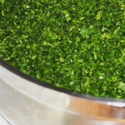 تصویر سبزی خورشتی خرد شده معطر 