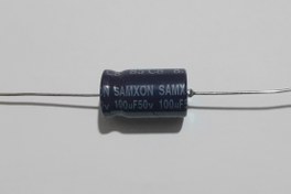 تصویر Axial 50V 100uF – خازن اکسیال، ۵۰ ولت، ۱۰۰ میکروفاراد SAMXON