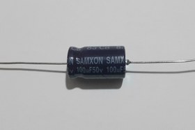 تصویر Axial 50V 100uF – خازن اکسیال، ۵۰ ولت، ۱۰۰ میکروفاراد SAMXON