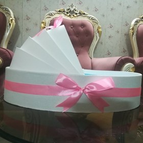 تصویر باکس گل گهواره هدیه تولد نوزاد(ترکیب چرم و مقوایی) 