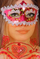 تصویر نقاب بالماسکه زنانه با رنگبندی متنوع 