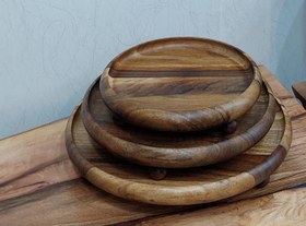 تصویر سینی چوبی مدل گرد پایه دار چوب گردو قابل شستشو Washable Walnut Wood Round Wooden Tray