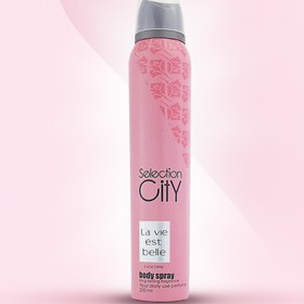 تصویر اسپری خوشبو کننده بدن زنانه مدل La Vie Est Belle حجم 200میل سلکشن سیتی Selection City Body Spray La Vie Est Belle For Women 200ml