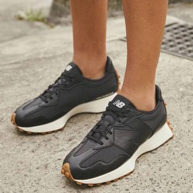 تصویر کتونی نیوبالانس 327 چرم مشکی New Balance 327 Gum Leather