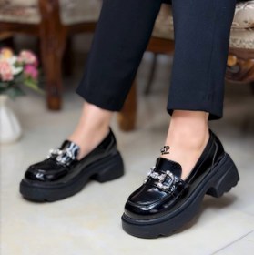 تصویر کفش کالج زنانه ورنی سایز ۳۷ تا ۴۰ رنگ کرم و مشکی 