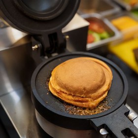 تصویر برگر زن سفینه‌ای تک قلو 17 سانت 