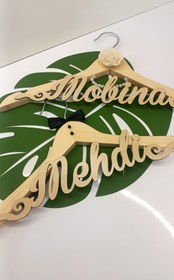 تصویر آویز لباس عروس داماد چوبی 