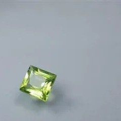 تصویر نگین زبرجد ( Peridote jewel- 100 natural ) 