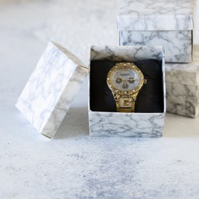 تصویر جعبه جواهرات 6 عددی بسته بندی شده مدل پایه بلند سنگی سفید 