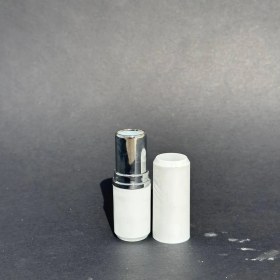 تصویر ظرف رژ سفید 