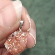 تصویر آویز سنگ خورشید اصل ( فقط با آویز نقره) 