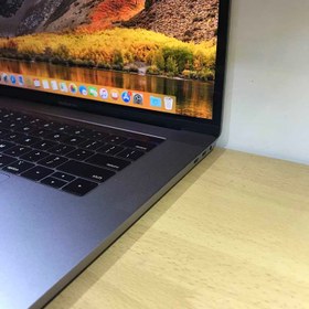 تصویر لپ تاپ استوک Apple MacBook pro 2018 پردازنده Core i7 گرافیک 4 AMD 