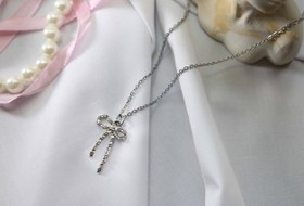 تصویر گردنبند طرح پاپیون 