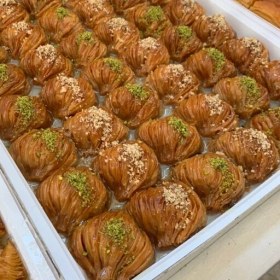 تصویر باقلوا گردویی پیازی - 600 گرم 