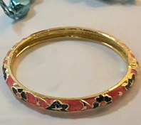 تصویر دستبند یا بنگل میناکاری صورتی 