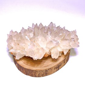 تصویر کلاستر کلسیت با رنگ کمیاب گلبهی روشن 