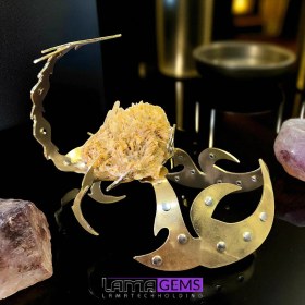 تصویر کلاستر کوارتز کلکسیونی با پایه فلزی عقرب 