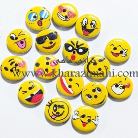 تصویر دکمه طرح ایموجی چوبی 