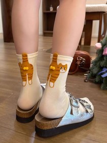 تصویر جوراب گربه بی ادب 