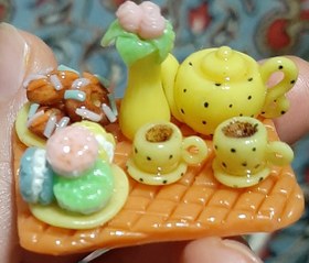 تصویر مگنت قوری و فنجان مینیاتوری خمیری 