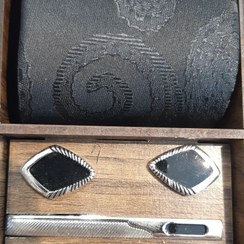 تصویر کراوات ست چوبی باگیره کروات ودکمه سردست ودستمال جیب 