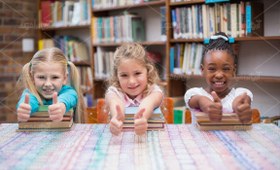 تصویر عکس با کیفیت دختر بچه ها با علامت تائید 