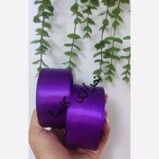 تصویر روبان ساتن 4 سانت رنگ بنفش تیره 10 متری 