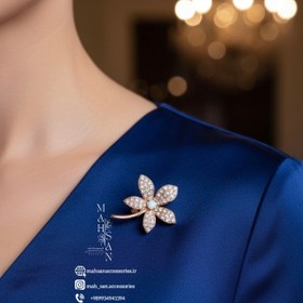 تصویر سنجاق سینه مجلسی فول نگین گلبرگ کد Xu01144 