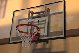 تصویر شیشه‌ی تخته بسکتبال | سایز متوسط با تنظیم ارتفاع 