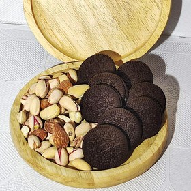 تصویر سینی چوبی گرد مینیمال Minimalist round wooden tray