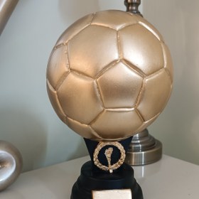 تصویر مجسمه توپ طلا 