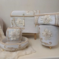 تصویر ست کامل جهیزیه عروس .سطل و جادستمال .جا ادکلن و جا برس و صندوق 