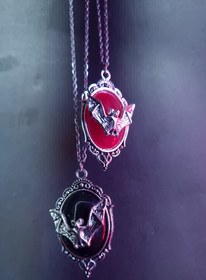 تصویر گردنبند خفاش با جنس استیل 