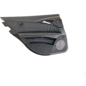 تصویر فروشگاه لوازم یدکی بنز استور