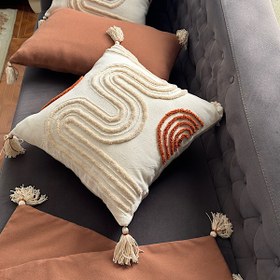 تصویر کوسن پانچ دوزی طرح مارپیچ 