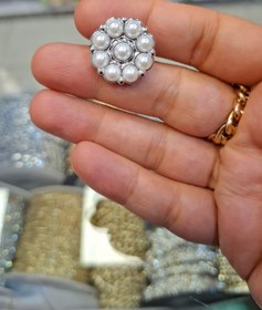 تصویر دکمه طرح فلز مرواریدی - نقره ایی / سایز 2 