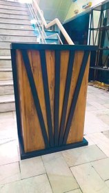 تصویر میز پیشخوان چوب و فلز 