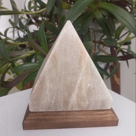 تصویر آباژور سنگ نمک طرح هرم 