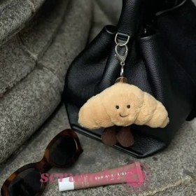 تصویر بگ چارم مدل کروسان 