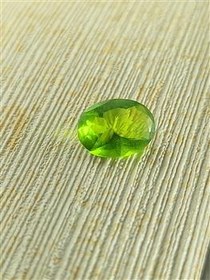 تصویر نگین زبرجد آفریقایی پاک تراش جواهری بی بهسازی 