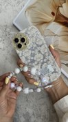 تصویر قاب موبایل ( آیفون ) گل مستر پیس سفید نقره ای + بندست مخملی 