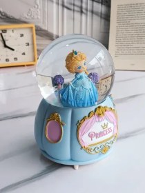 تصویر گوی موزیکال بزرگ سیندرلا پمپی و چراغ دار 