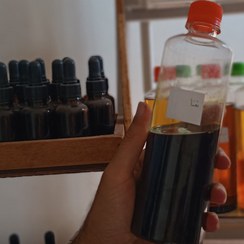 تصویر روغن هسته انگور خالص پرس سرد | روغن سبک ضدآکنه | ترمیم‌کننده پوست و مو | خرید مستقیم - یک لیتر Pure cold-pressed grape seed oil | Light anti-acne oil | Skin and hair repair | Buy directly