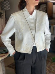 تصویر جلیقه گلدوزی سفید 