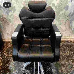 تصویر صندلی آرایشگاه مردانه مدل گلایل جک دستی پشتی متحرک دارای جاپایی میباشد هزینه ارسال درب منزل توسط مشتری پرداخت میشود دردومدل سینی گرد وپایه چرخ دار پنج پر موجودمیباشد 