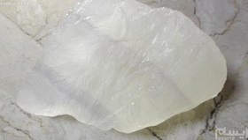 تصویر سنگ فلورین 290 گرم6*5.5 سفید  بنفش