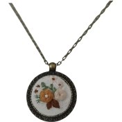 تصویر گردنبند گلدوزی رزهای پاییزی 