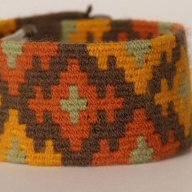 تصویر دستبند گلیمی پاییزی 