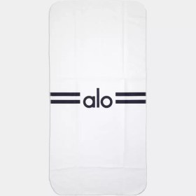 تصویر حوله باشگاهی طرح دار 