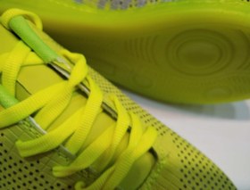 تصویر کتونی سالنی 